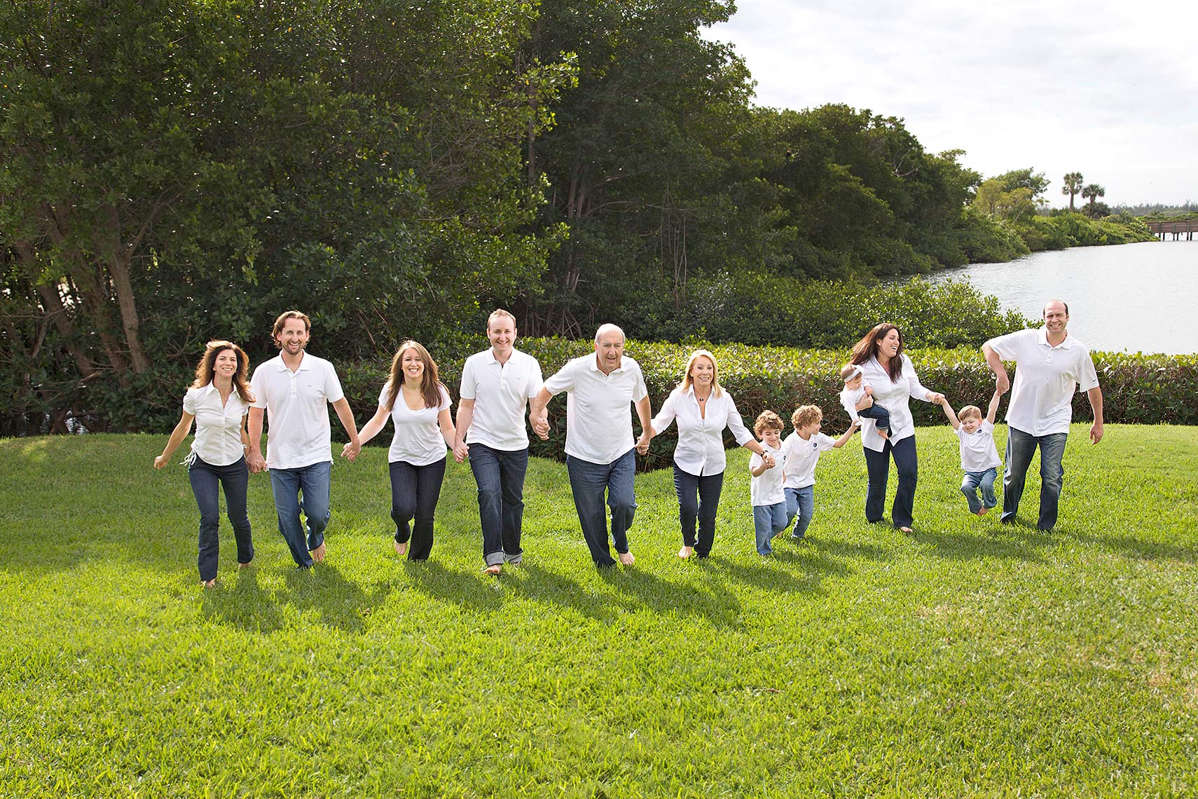 large_family_photography_running_Berhoff_Robert_Holland_Big_Fish_Studios
