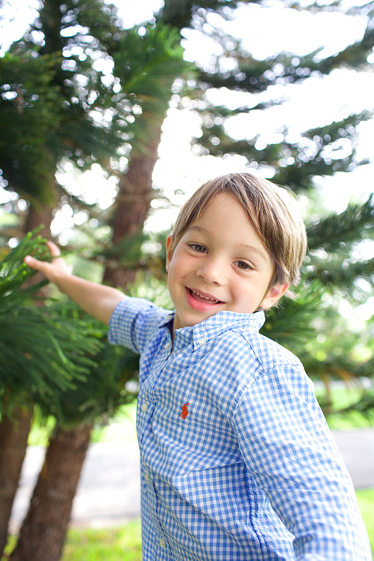 young-boy-portrait-in-front-yard-lifestyle-family-and-child-photography-Stuart,-Palm-City,-Hutchinson-Island-Florida-Big-Fish-Studios_Robert-Holland